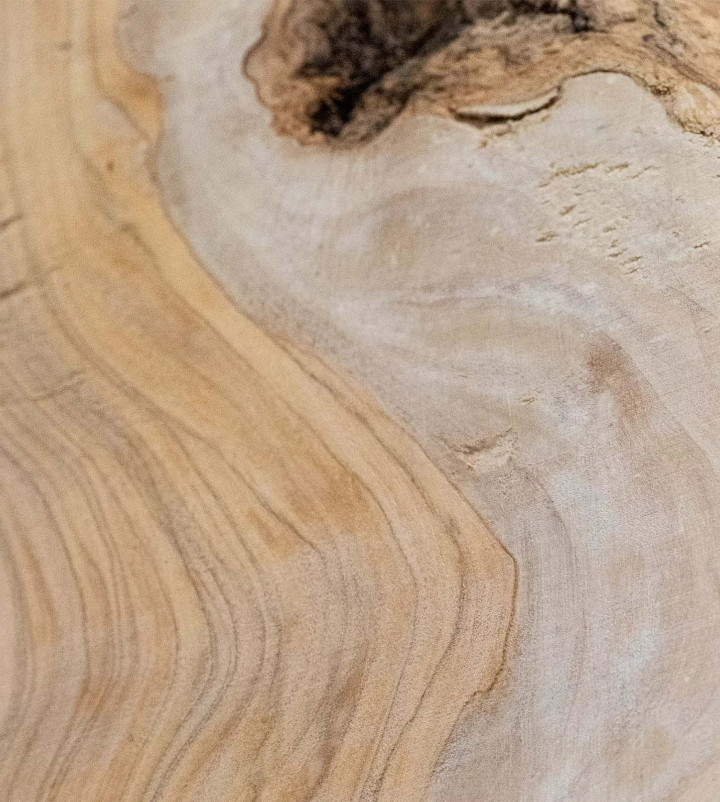 Liten skärbräda i olivträ