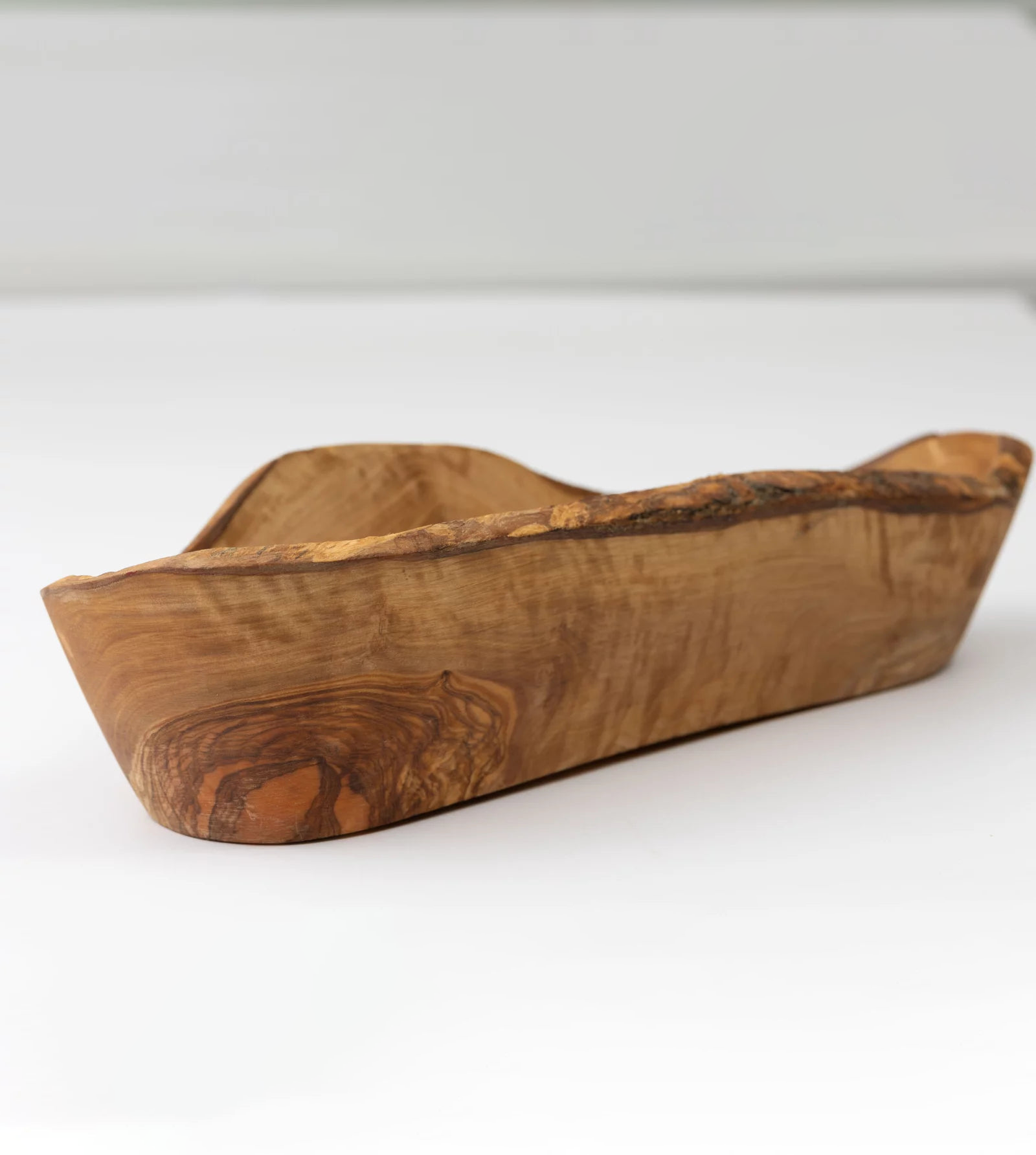Ciotola rustica a barchetta in legno d'ulivo-3